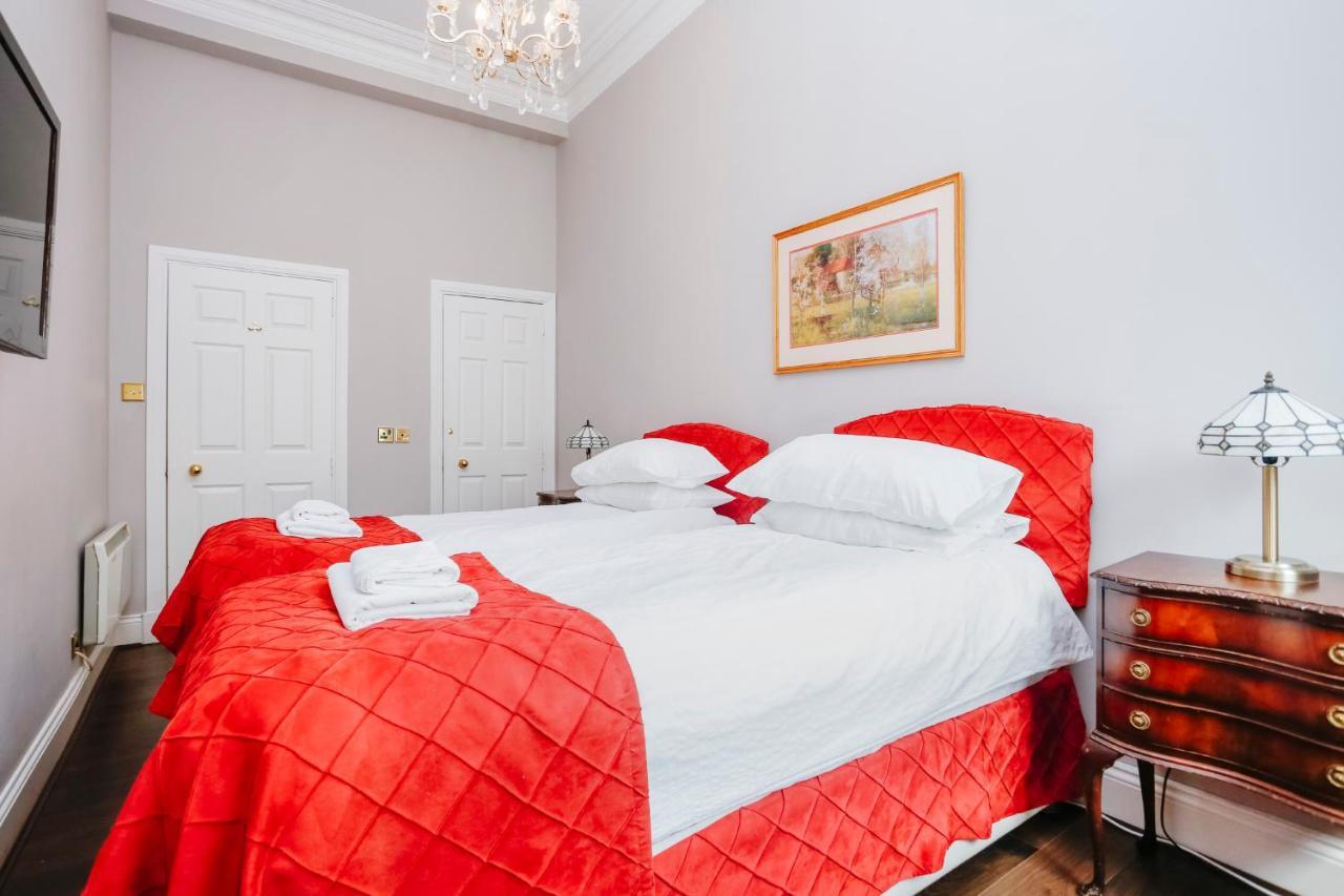 Royal Mile Mansions 14 Apartment เอดินบะระ ภายนอก รูปภาพ