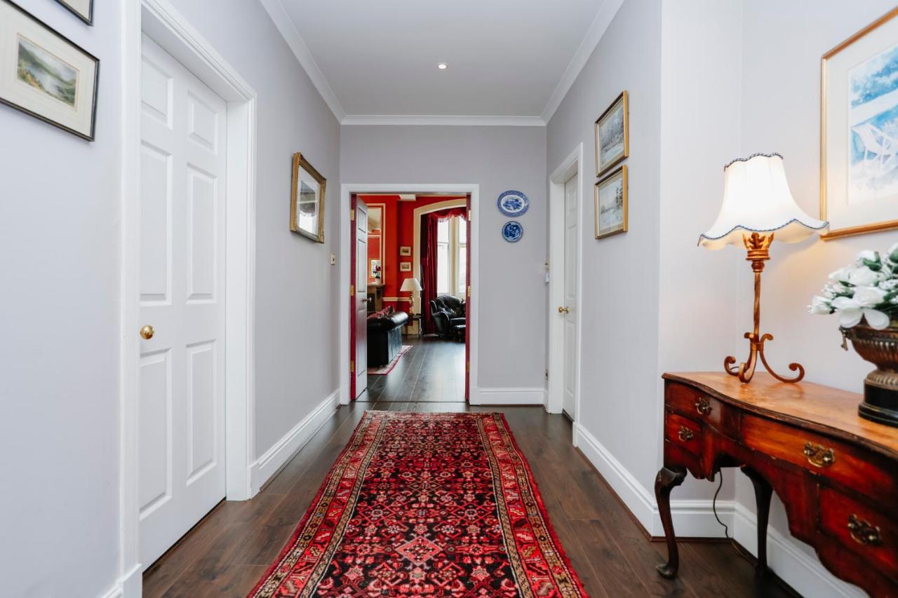 Royal Mile Mansions 14 Apartment เอดินบะระ ภายนอก รูปภาพ
