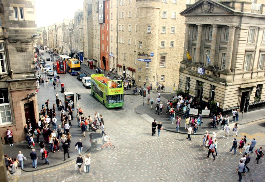 Royal Mile Mansions 14 Apartment เอดินบะระ ภายนอก รูปภาพ
